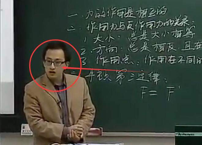 又一恶魔老师！涉嫌性侵多名女生被举报郑某刚“底裤”被扒！|z